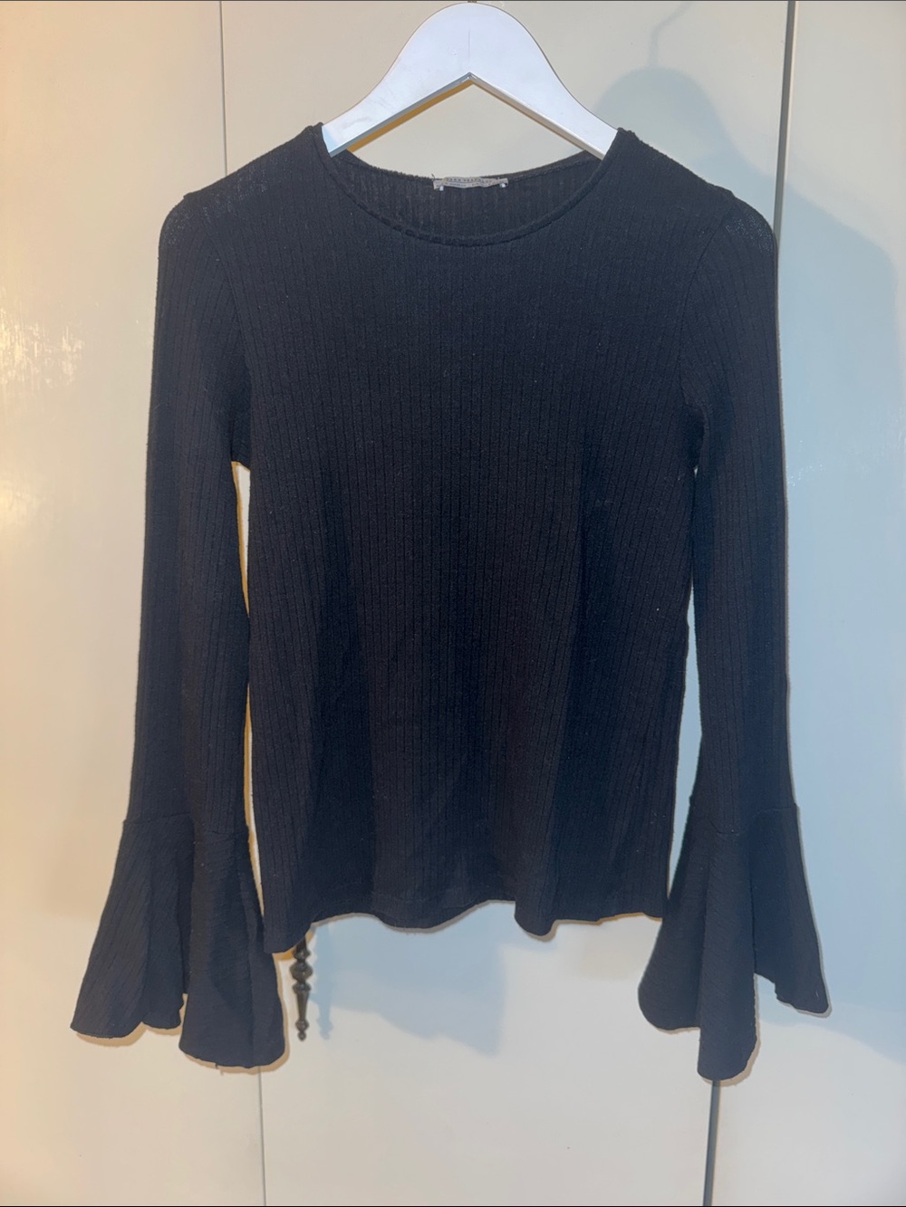 Flare Wrist Knit Long Sleeve Top